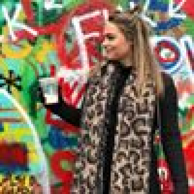 Fleur  zoekt een Kamer / Studio / Appartement in Den Haag