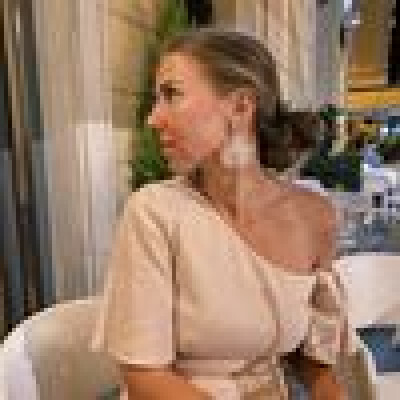 Linda  zoekt een Kamer / Studio / Appartement in Den Haag