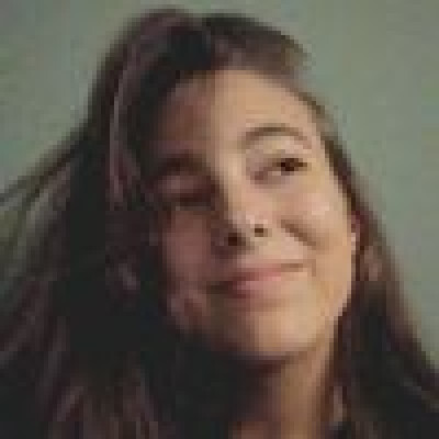 Rosie zoekt een Kamer / Studio / Appartement / Huurwoning in Den Haag