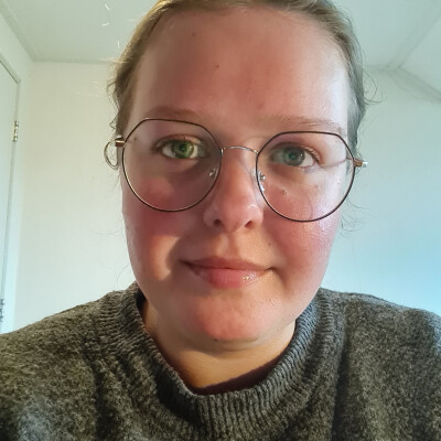 Lynn zoekt een Kamer / Studio / Appartement / Huurwoning in Den Haag
