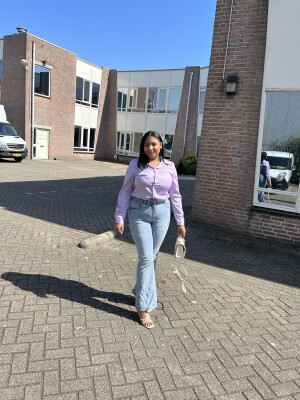 Eileen zoekt een Kamer / Studio / Appartement in Den Haag
