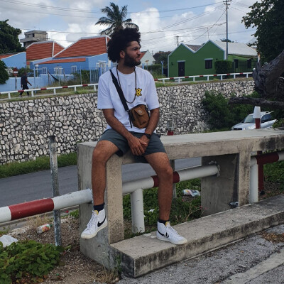 Omar zoekt een Kamer / Studio / Appartement in Den Haag