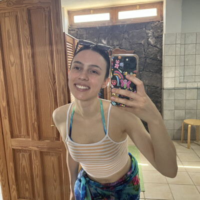 Isabel zoekt een Kamer / Studio / Appartement / Huurwoning in Den Haag